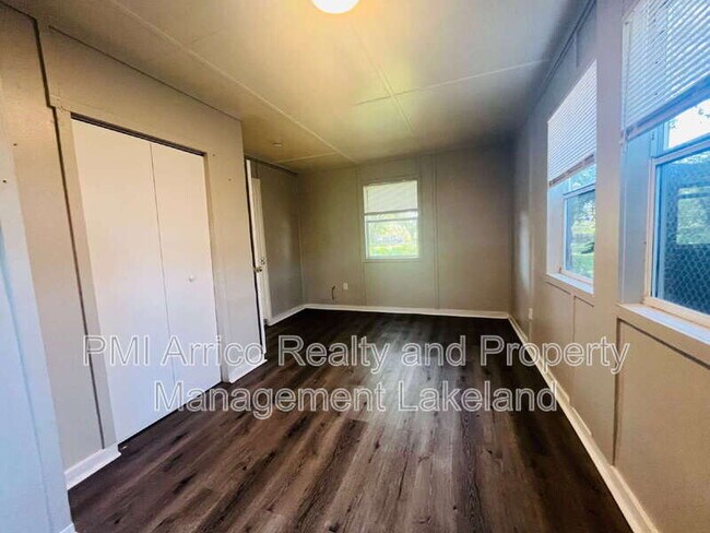 Building Photo - 305 1/2 E Tomlin St Plant City