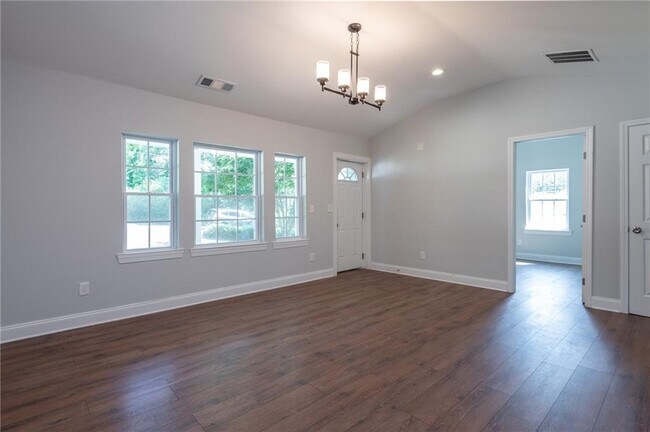 Building Photo - 331 Camilla Cir SW