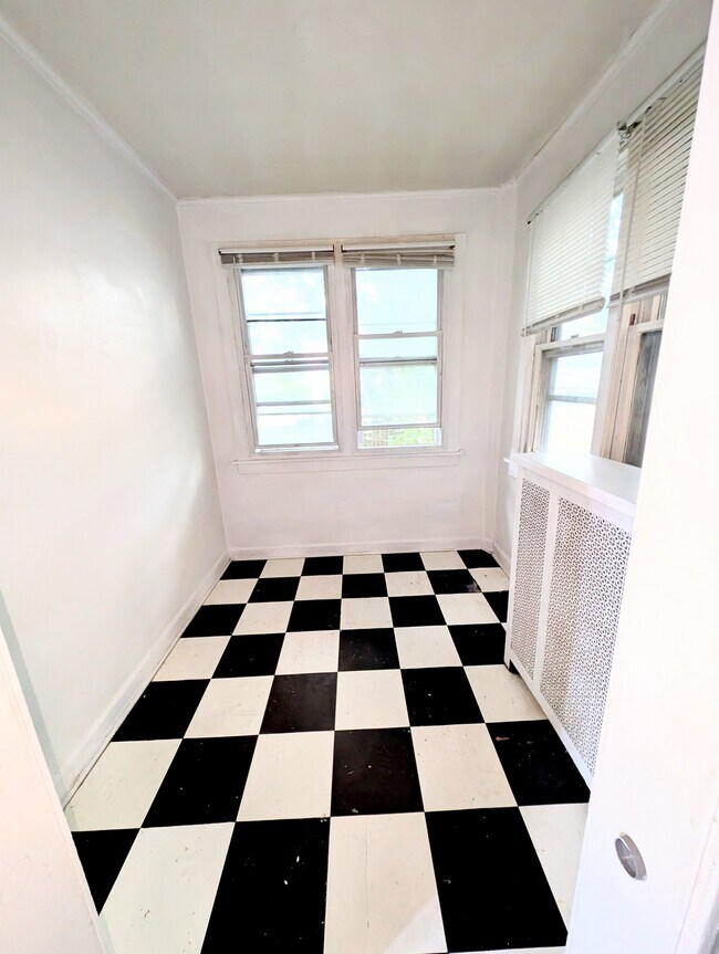 Foto del edificio - 1466 W Rascher Ave