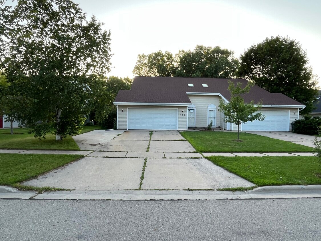 146 Desplaine Rd, De Pere, WI 54115 Townhome Rentals in De Pere WI
