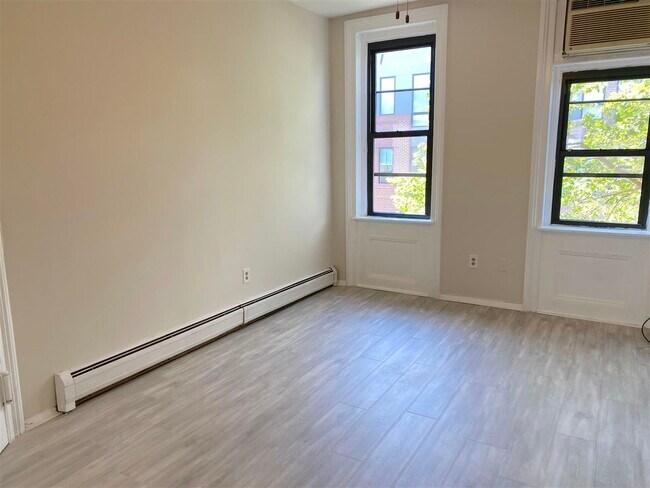 Building Photo - 372 2nd St