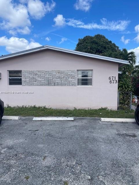 Primary Photo - 671 W 30th St
