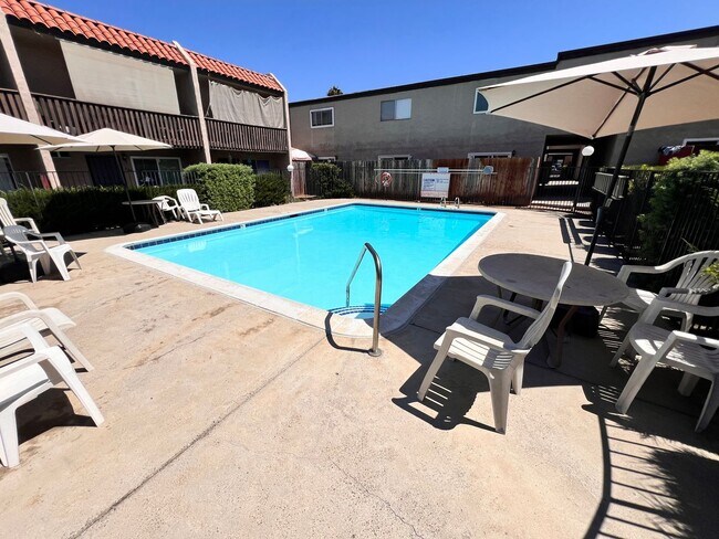 Building Photo - ** Move In Special $500 off First Months R...
