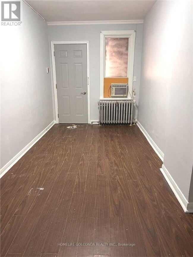 Building Photo - 888 Bloor St W