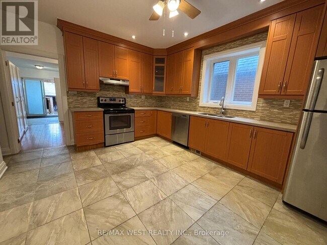 Photo du bâtiment - 758 Gladstone Ave