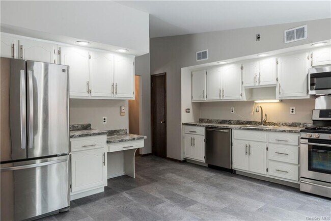 Building Photo - 204 Van Houten Fields
