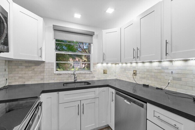 Building Photo - 1124 NW 13th St