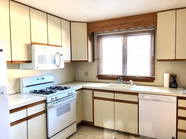 Foto del edificio - 333 Pond St