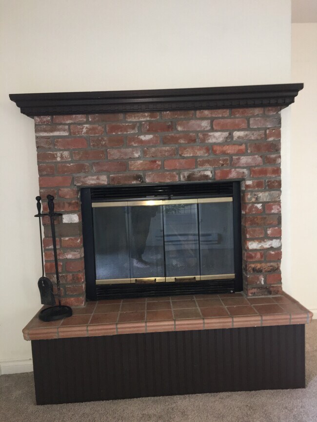 lv rm - 923 15th Ave