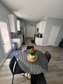 Building Photo - 2611 Carsten Ave