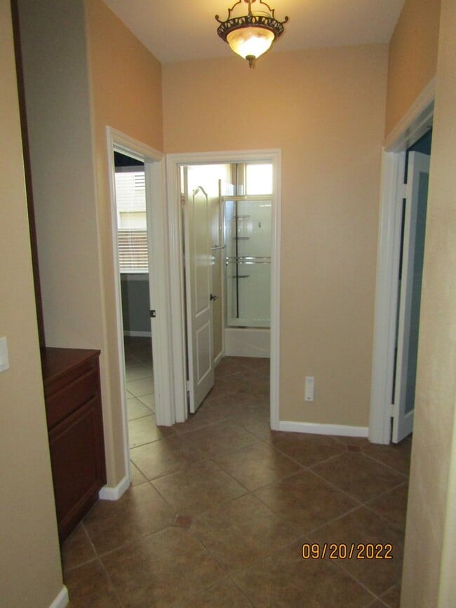 Foto del edificio - Beautiful Traditions Single Story Home is Centrally Located Near Shopping/101 Frwy