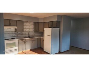 Building Photo - 102 Lake Ave S