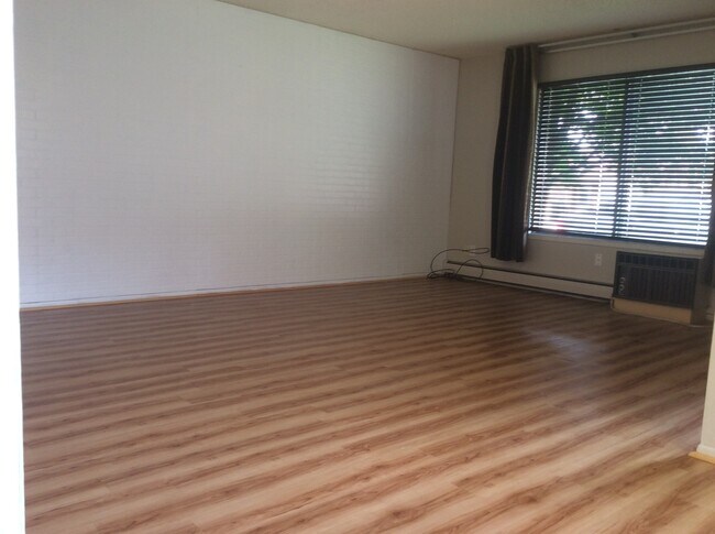 Foto del edificio - 2615-2617 E. 17th St.