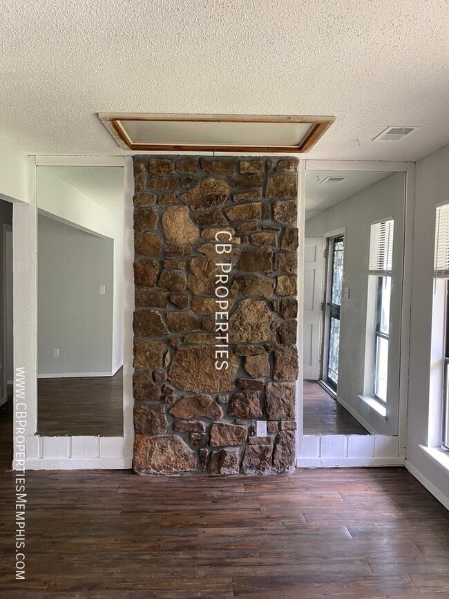 Building Photo - 3 Bedroom FOR RENT!