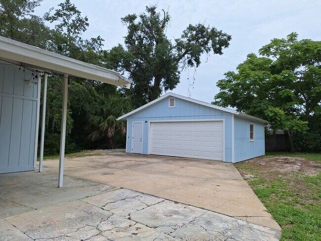 Building Photo - BETWEEN US1 & RIVER 2BR2BA FOR RENT
