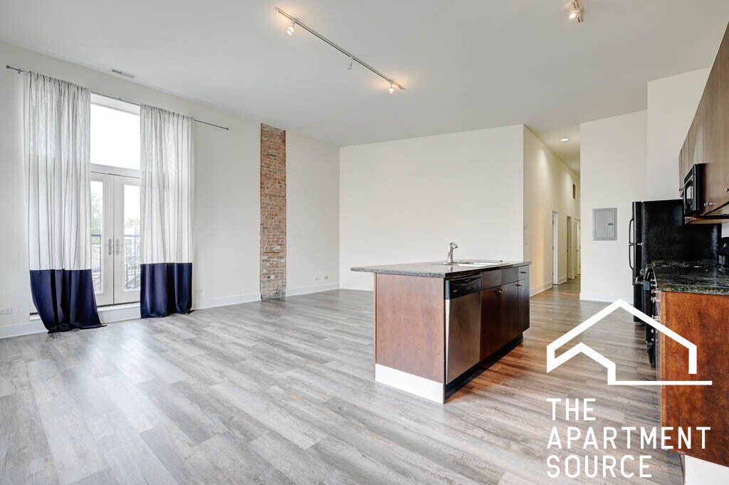 Foto principal - 2401 W North Ave