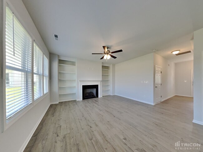 Building Photo - 258 Sturgeon St