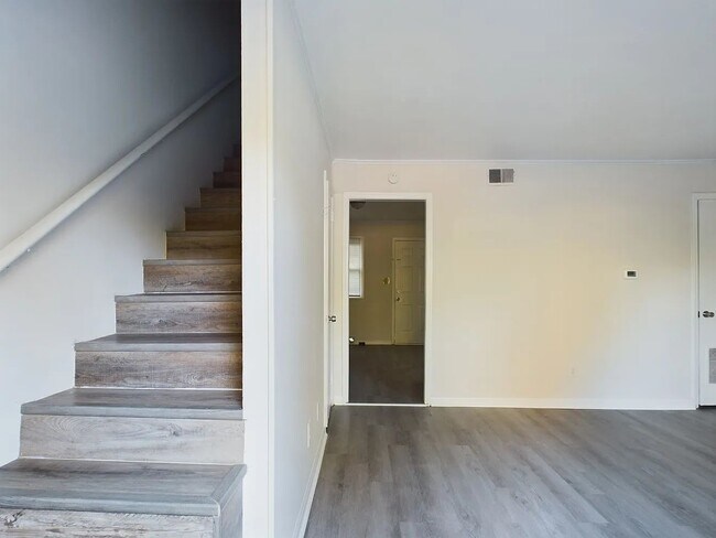 Foto del edificio - 622 Eastview Ct