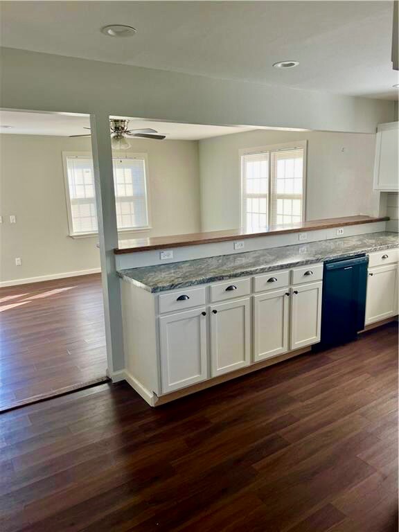 Building Photo - 3924 Thomas Dr