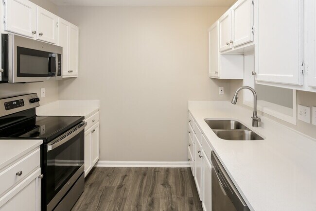 Building Photo - 103 Longfellow Ln