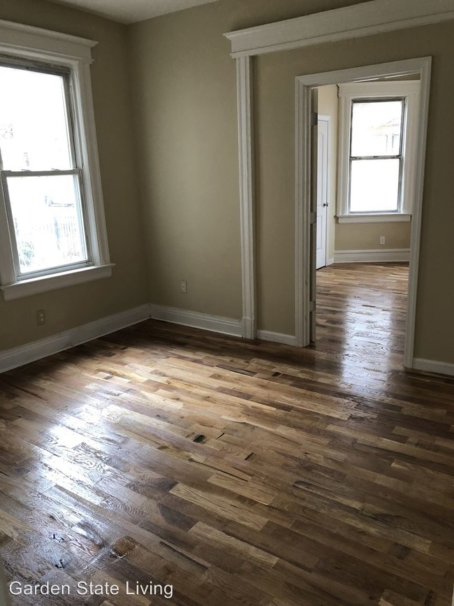 Building Photo - 37 Tillinghast St