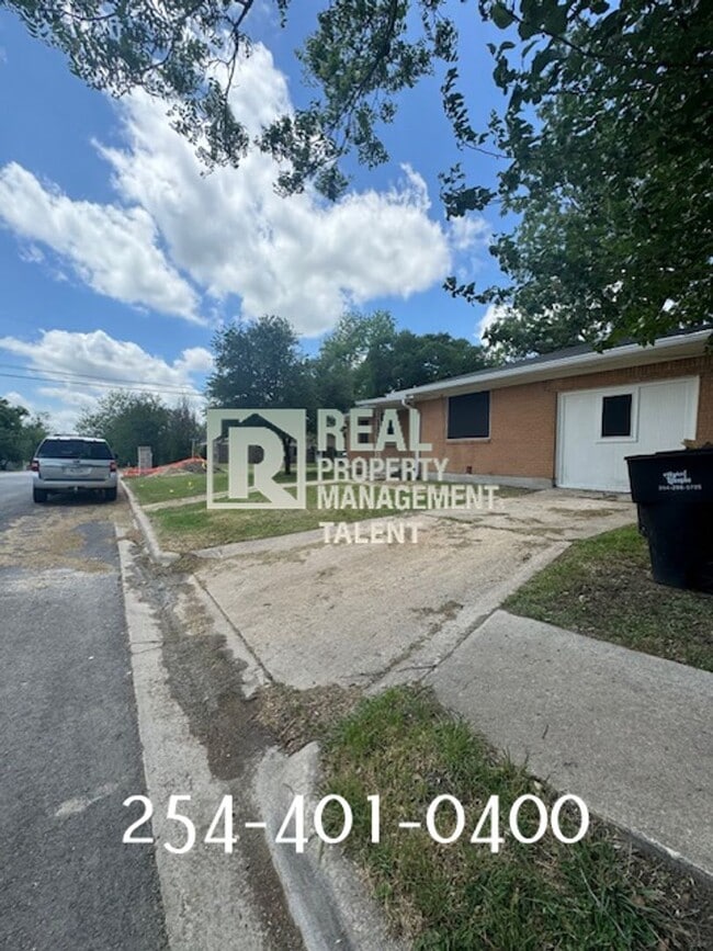 Building Photo - DEAL ALERT! Charming Vintage 3-bedroom, 1-...