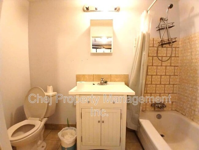 Building Photo - 13321 119 St NW