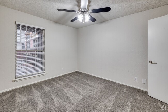 Interior Photo - Lincoln Park Apartments
