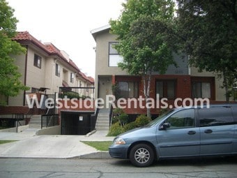Primary Photo - 1053 Linden Ave