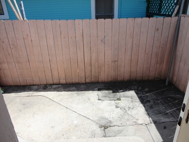Building Photo - Two Bedroom One Bath Cottage with Hardwood Floors and Patio! Move in Special $1000 off 1st Month'...