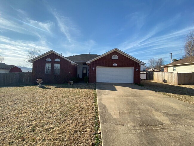 Building Photo - Cozy 3 Bedroom/2 Bathroom Home for Rent in...