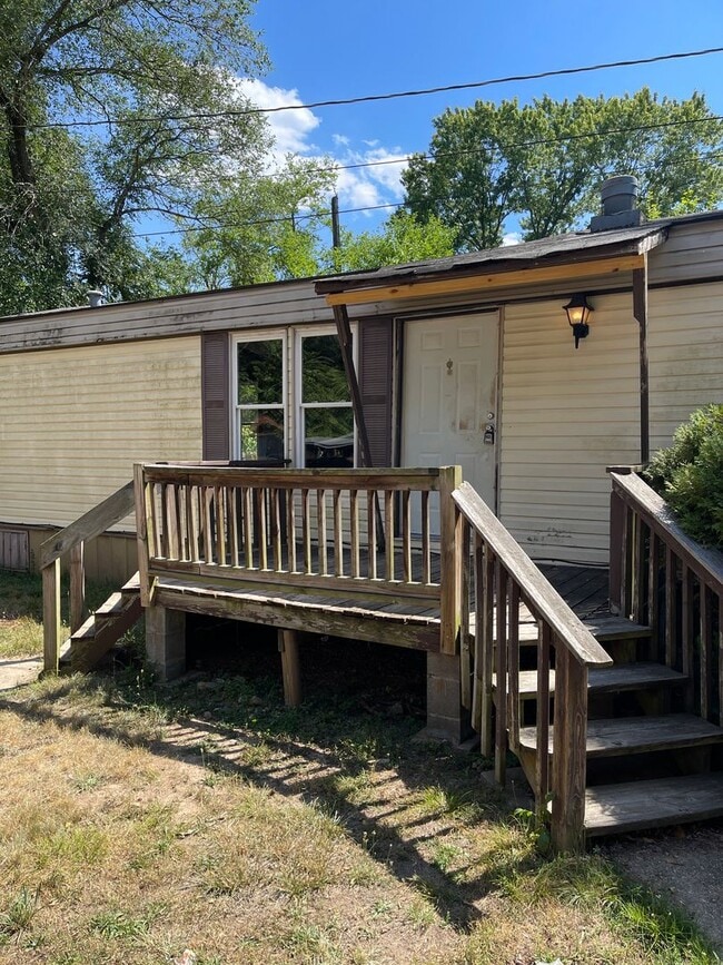 Building Photo - Available 8/6