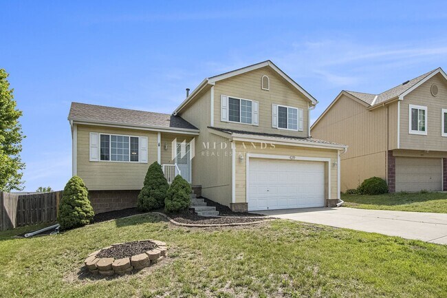 Building Photo - Multi-Level Elkhorn Home