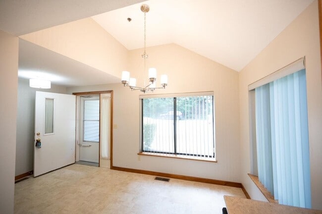 Building Photo - 13 Bayberry Dr
