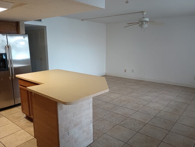 Foto del edificio - 1235 S Highland Ave