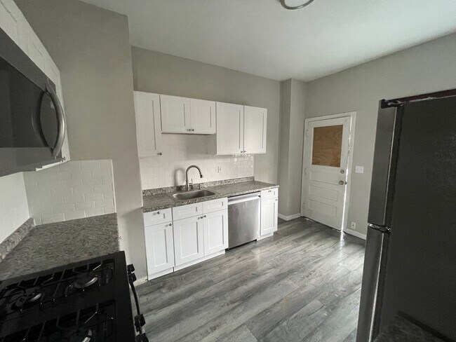 Building Photo - 1437 W 85th St