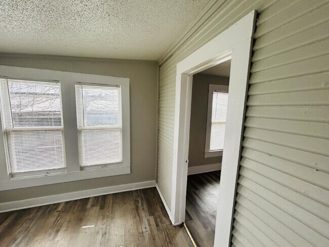 Building Photo - Nice three bedroom, one bath home for Rent.