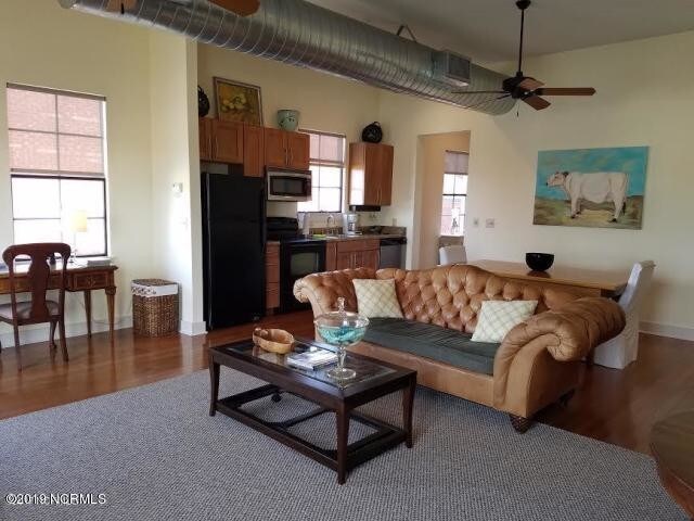 Building Photo - 219 S Water St