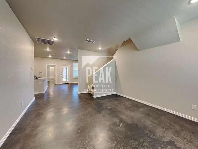 Building Photo - HOME FOR RENT IN WILLOW PARK
