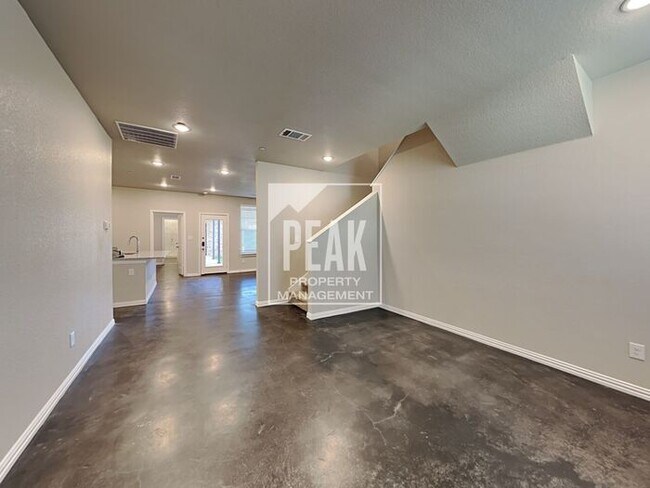Foto del edificio - HOME FOR RENT IN WILLOW PARK