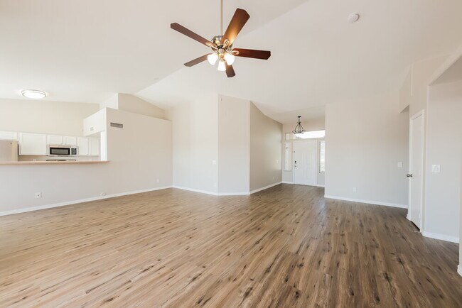 Foto del edificio - 15317 N 85th Ave
