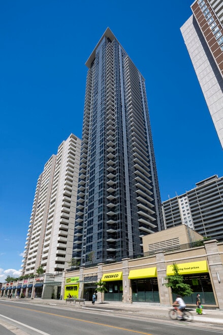 Building Photo - 561 Sherbourne
