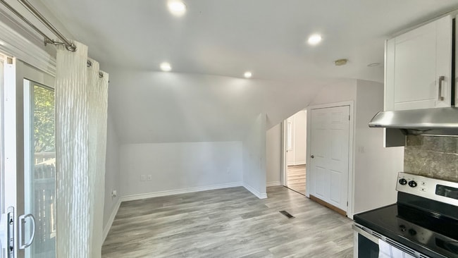 Building Photo - 617 Rosseau Rd