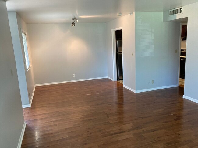 Dining area - 1900 Richard Jones Rd