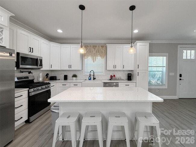 Building Photo - 1640 Eastway Dr