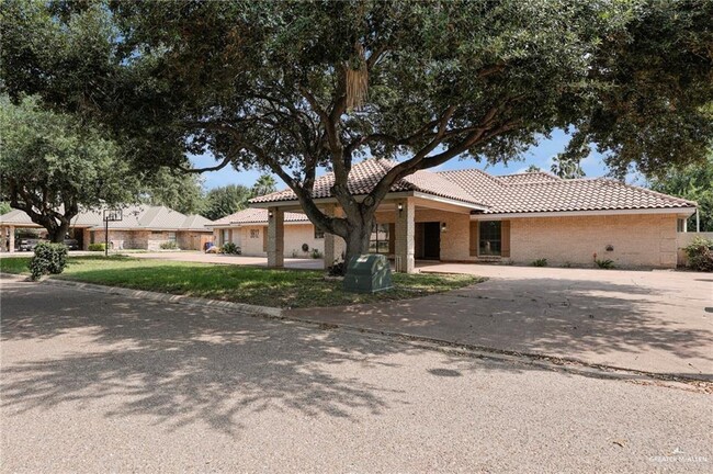 Building Photo - 9812 Las-Palmas Dr