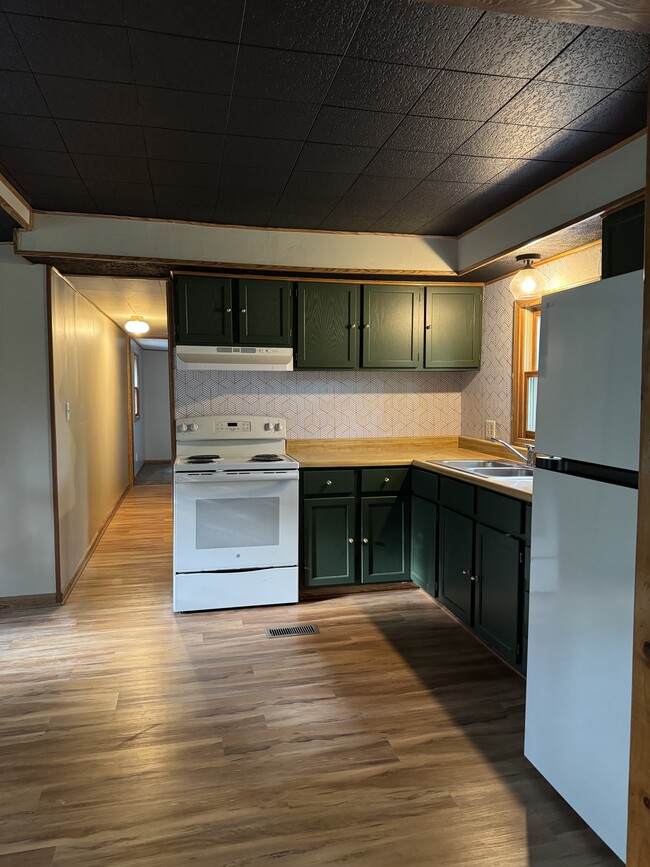 Building Photo - 66090 Wolfs Den Rd