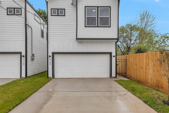 Building Photo - 6918 Dumble St