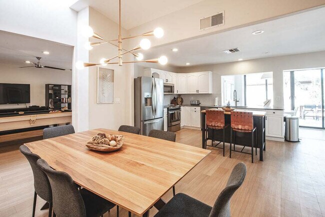 Foto del edificio - 12202 N 60th St