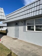 Building Photo - 202 Bedford Trail